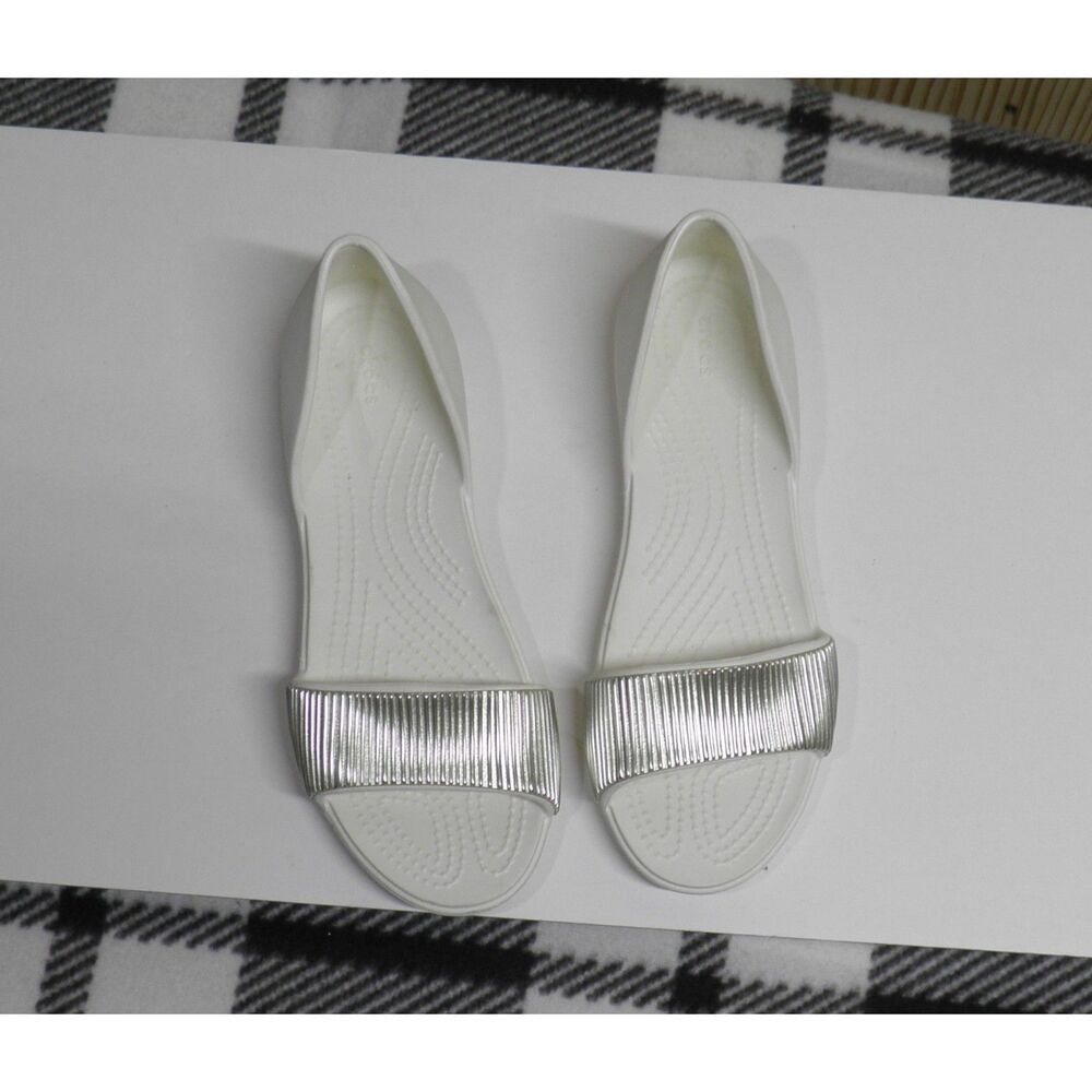 Crocs White Slip On Sandals With Silver Ridged Detail Size 6